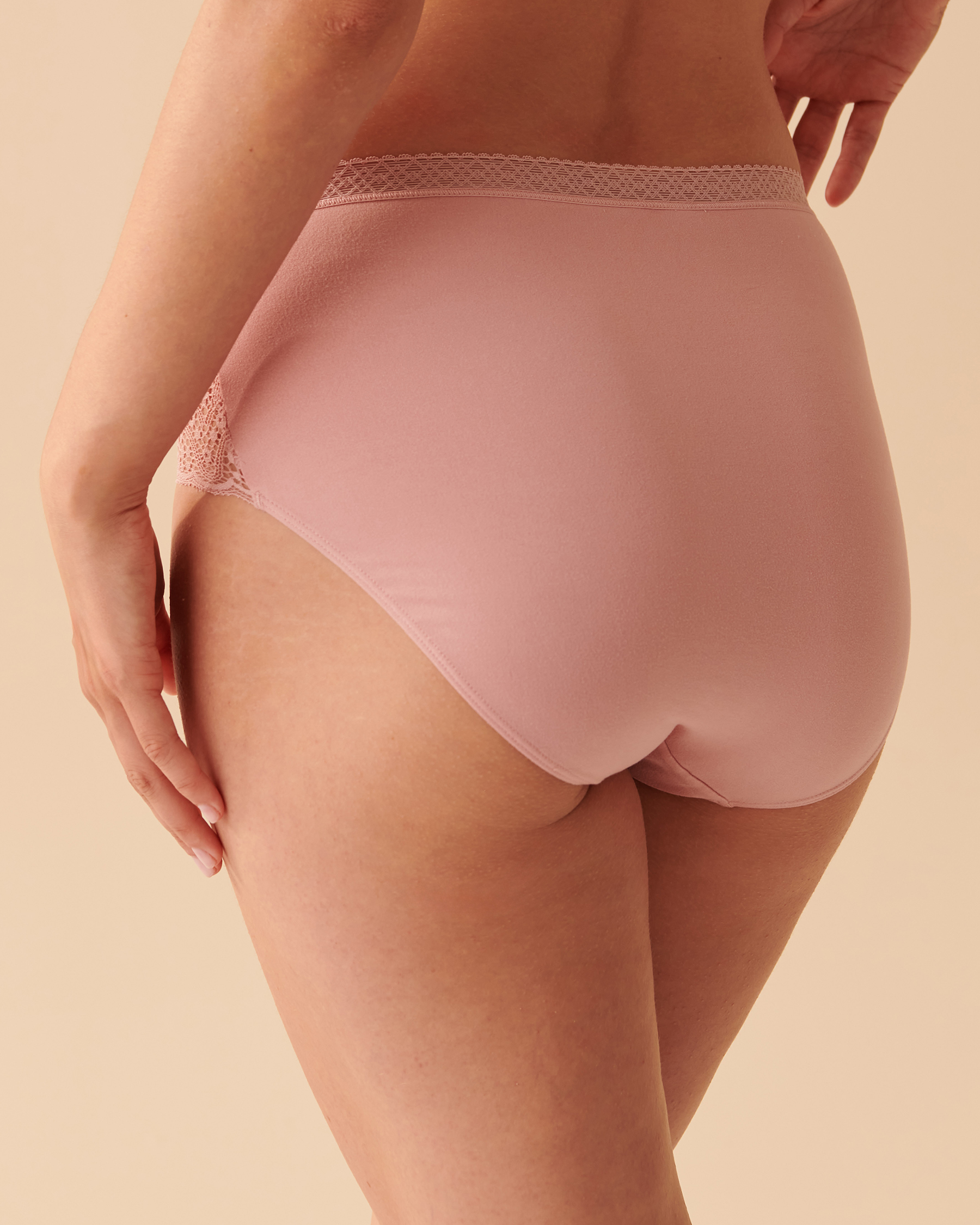 la Vie en Rose Women’s ZEPHYR Super Soft Lace Detail High Waist Bikini Panty