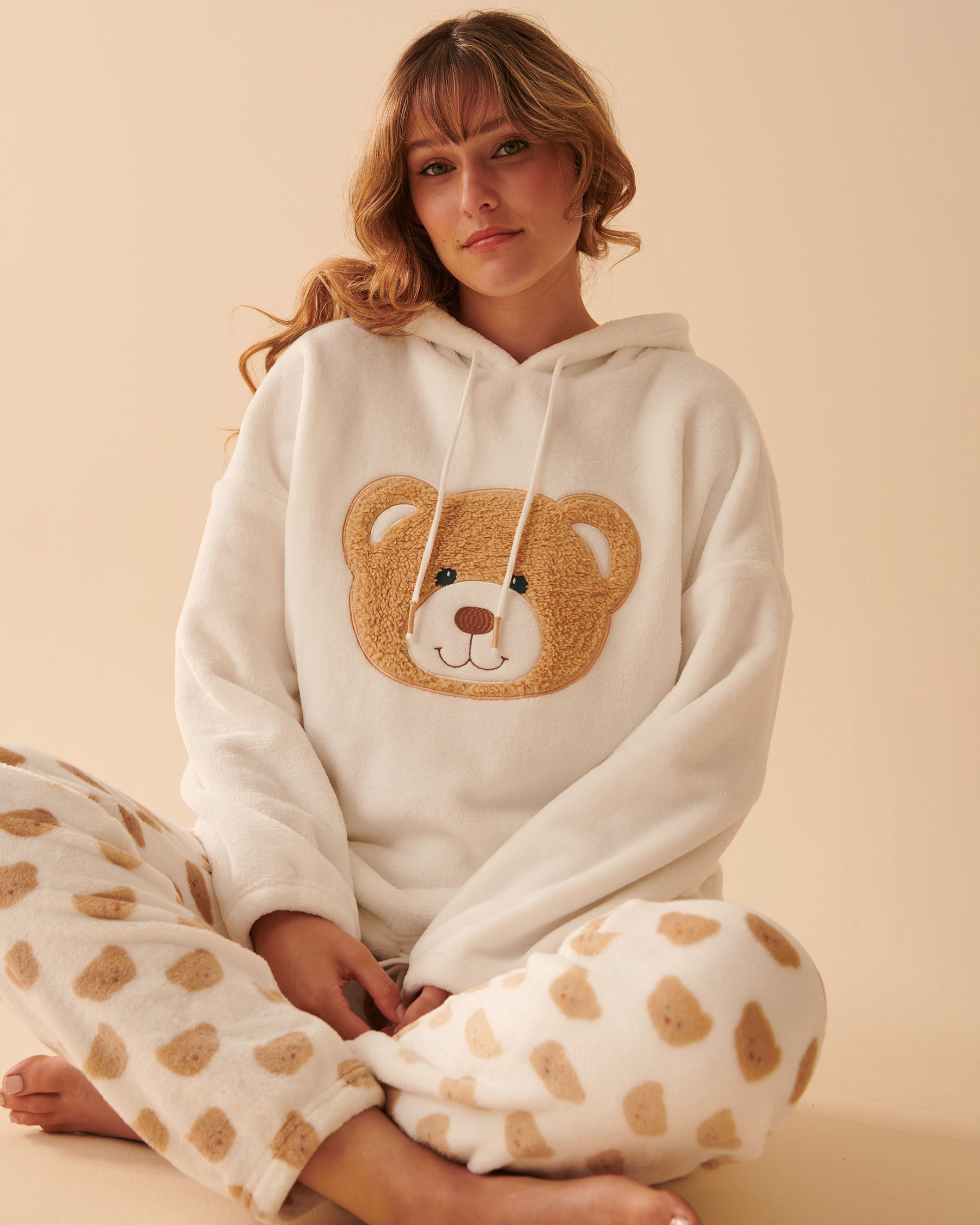 la Vie en Rose Women’s Snow White Cute Bear Soft Plush Hoodie