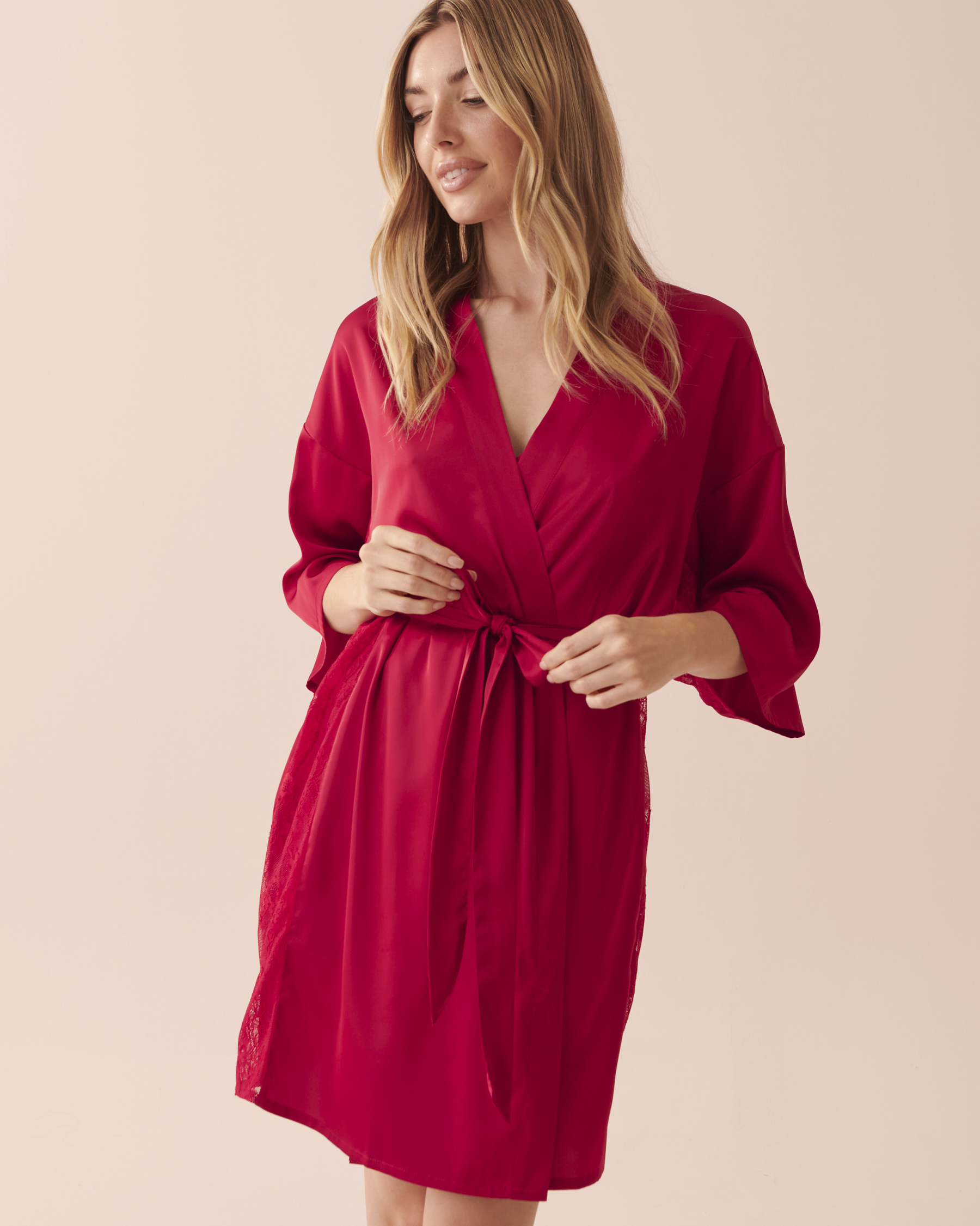 la Vie en Rose Women’s Jingle Red Satin and Lace Kimono