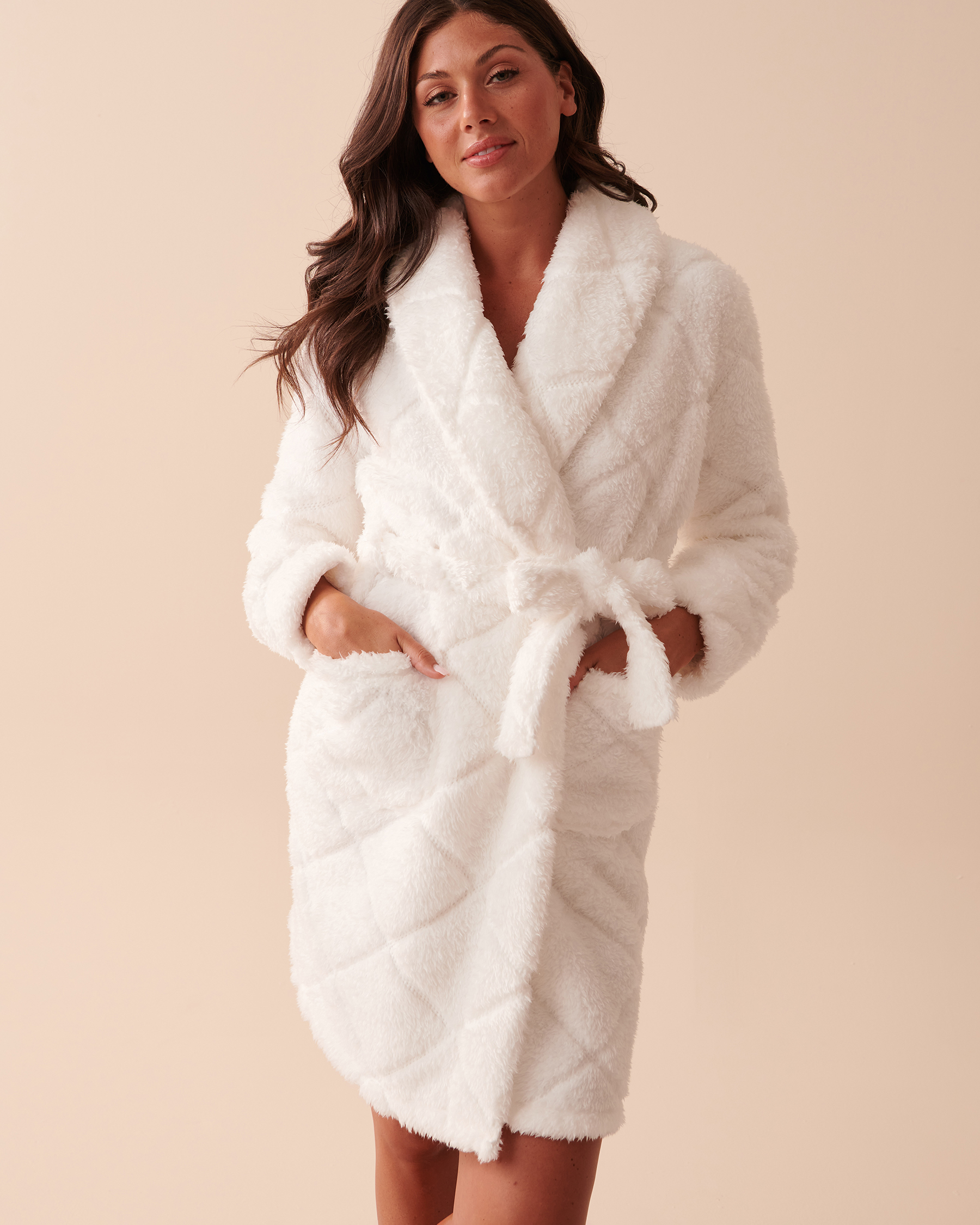 la Vie en Rose Women’s Snow White Soft Plush Quilted Effect Robe