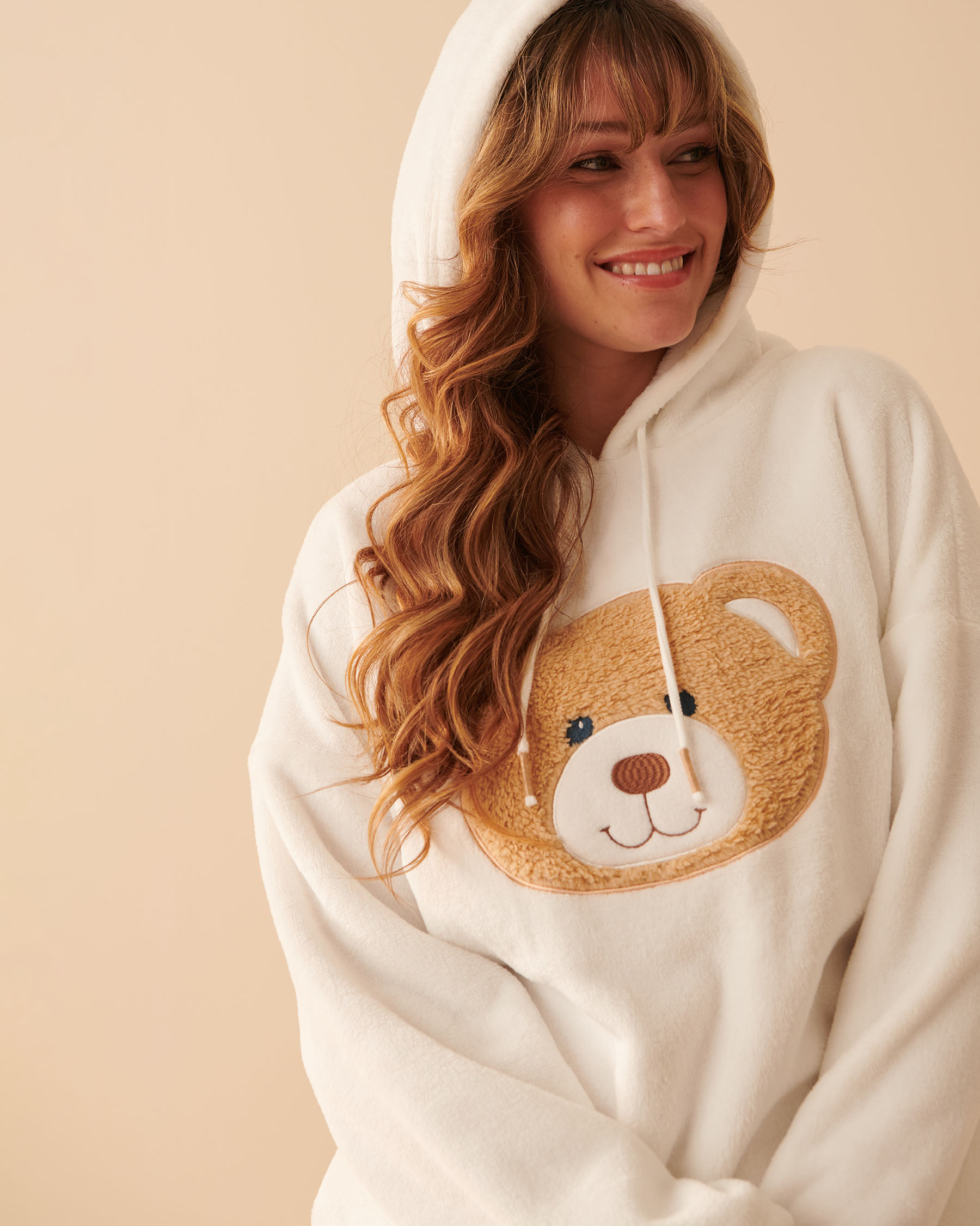 la Vie en Rose Women’s Snow White Cute Bear Soft Plush Hoodie