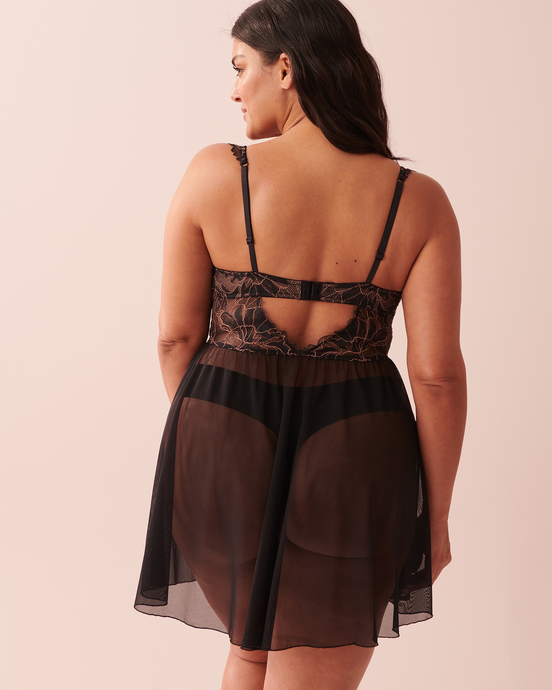 la Vie en Rose Women’s Black Beauty Lace and Mesh Nightie