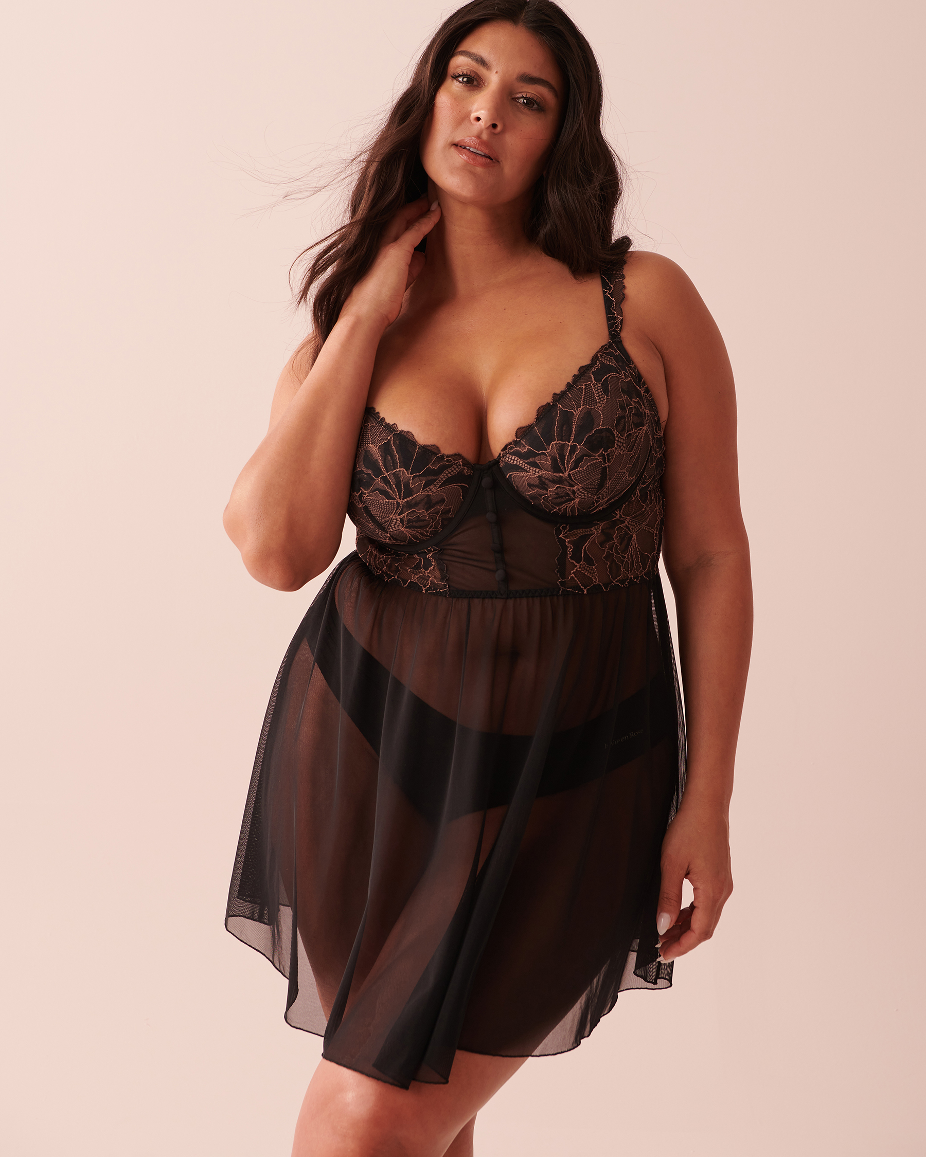 la Vie en Rose Women’s Black Beauty Lace and Mesh Nightie