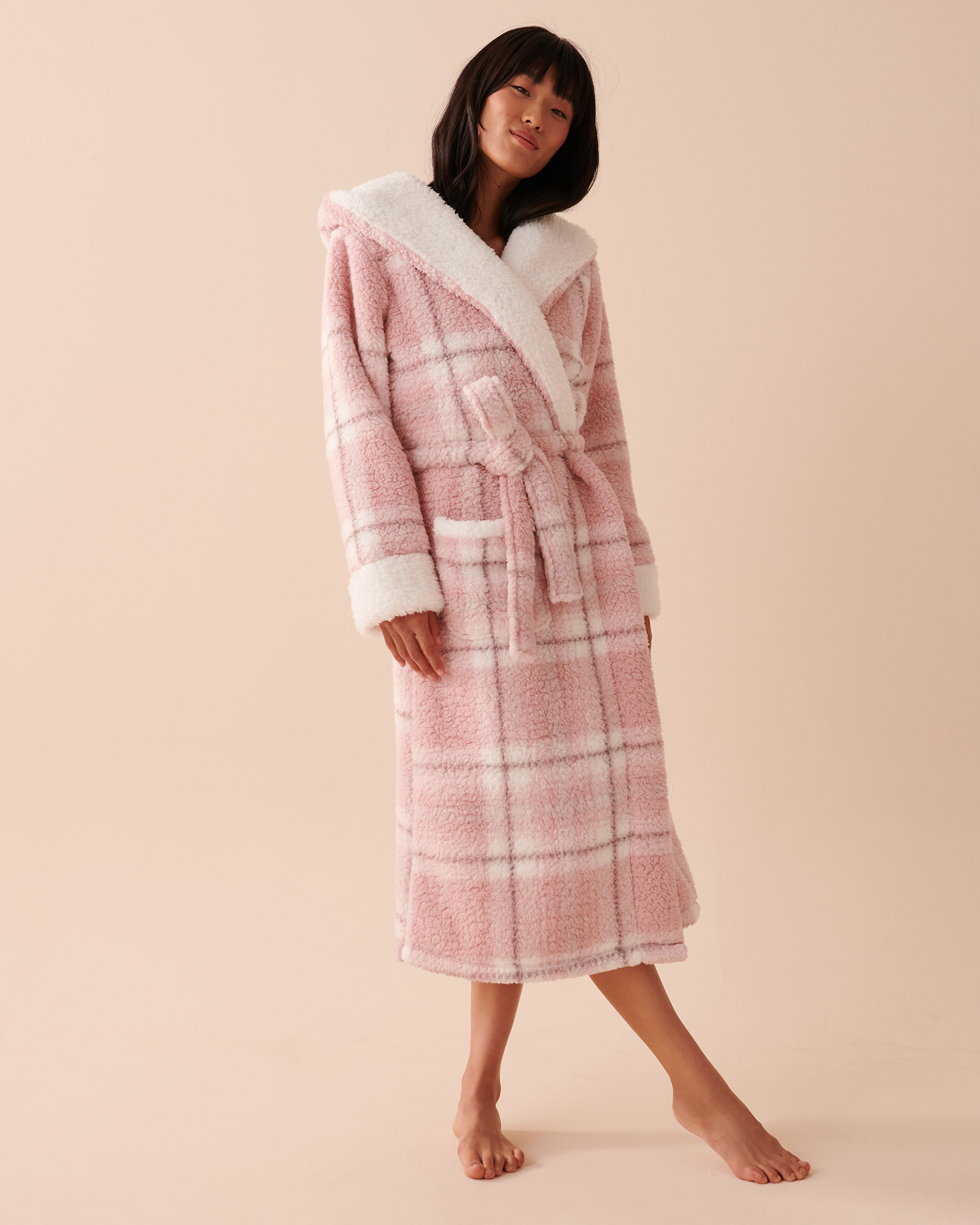 la Vie en Rose Women’s Pink Plaid Sherpa Plaid Robe