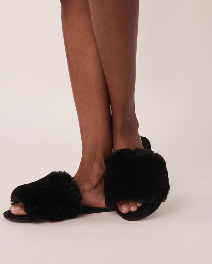 la Vie en Rose Women’s Black Open Slide Slippers
