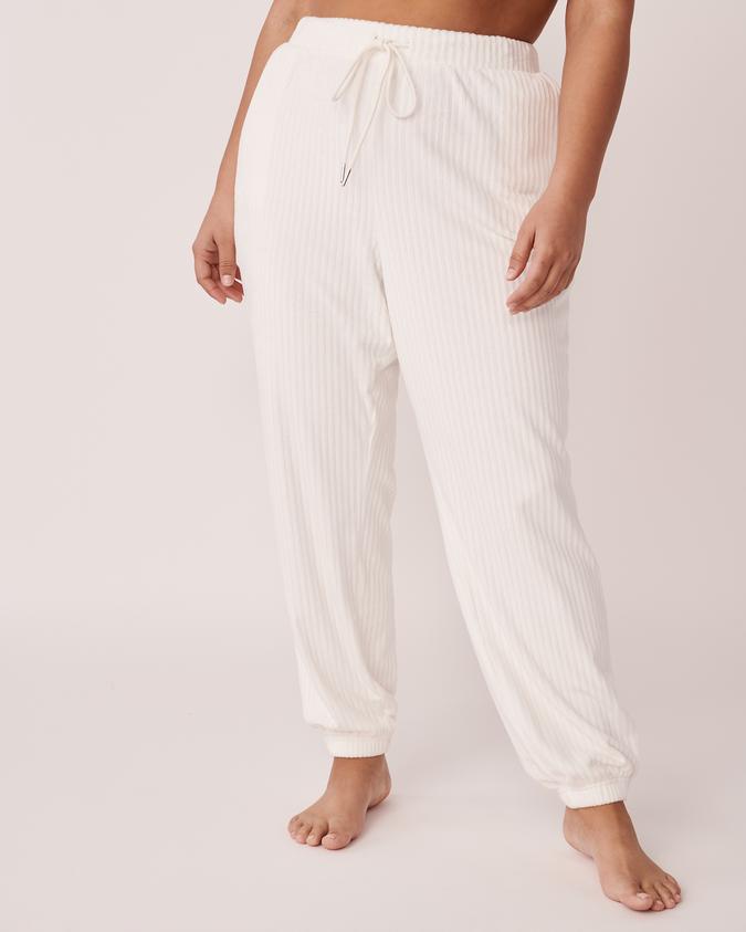 la Vie en Rose Women’s White Ribbed Velour Jogger Pants