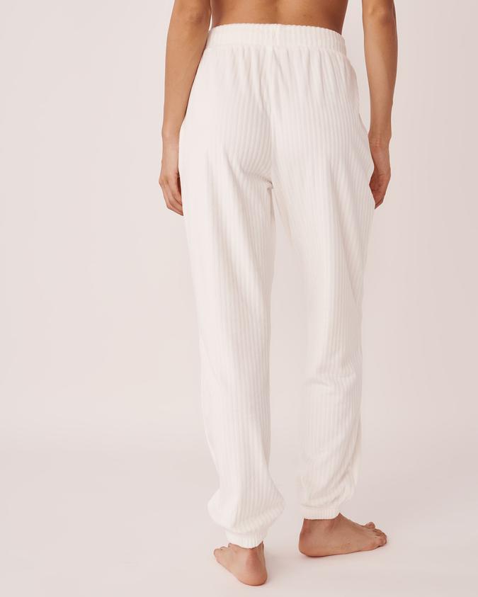 la Vie en Rose Women’s White Ribbed Velour Jogger Pants