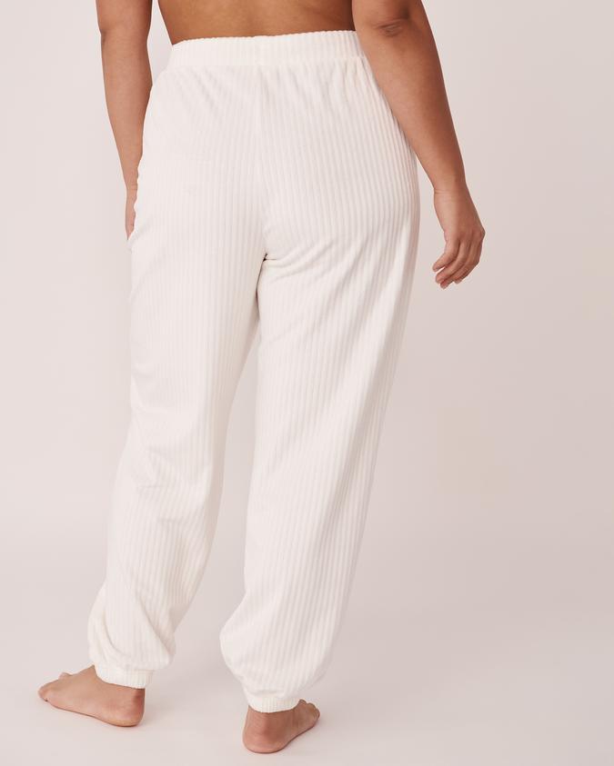 la Vie en Rose Women’s White Ribbed Velour Jogger Pants