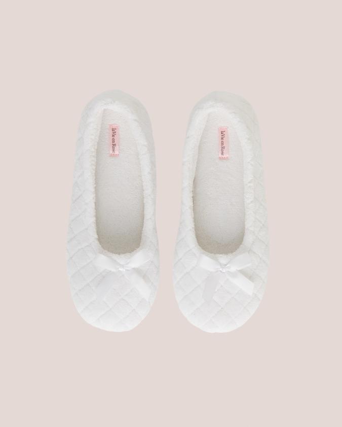 la Vie en Rose Women’s White Quilted Ballerina Slippers