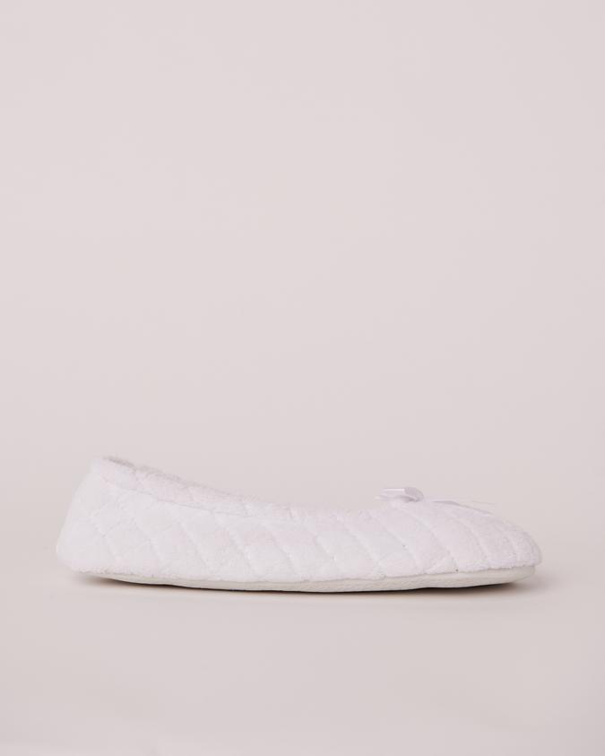 la Vie en Rose Women’s White Quilted Ballerina Slippers